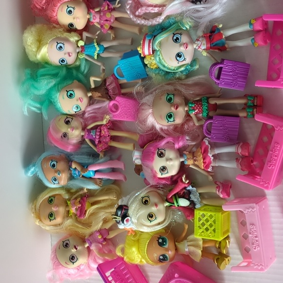 Shopkins dolls include Bags Set - Picture 4 of 8